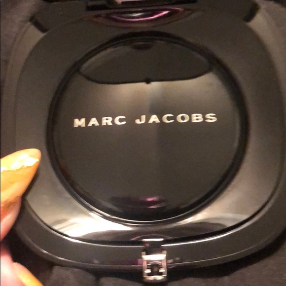Marc Jacobs 300 Beige Perfection Powder - Picture 2 of 4